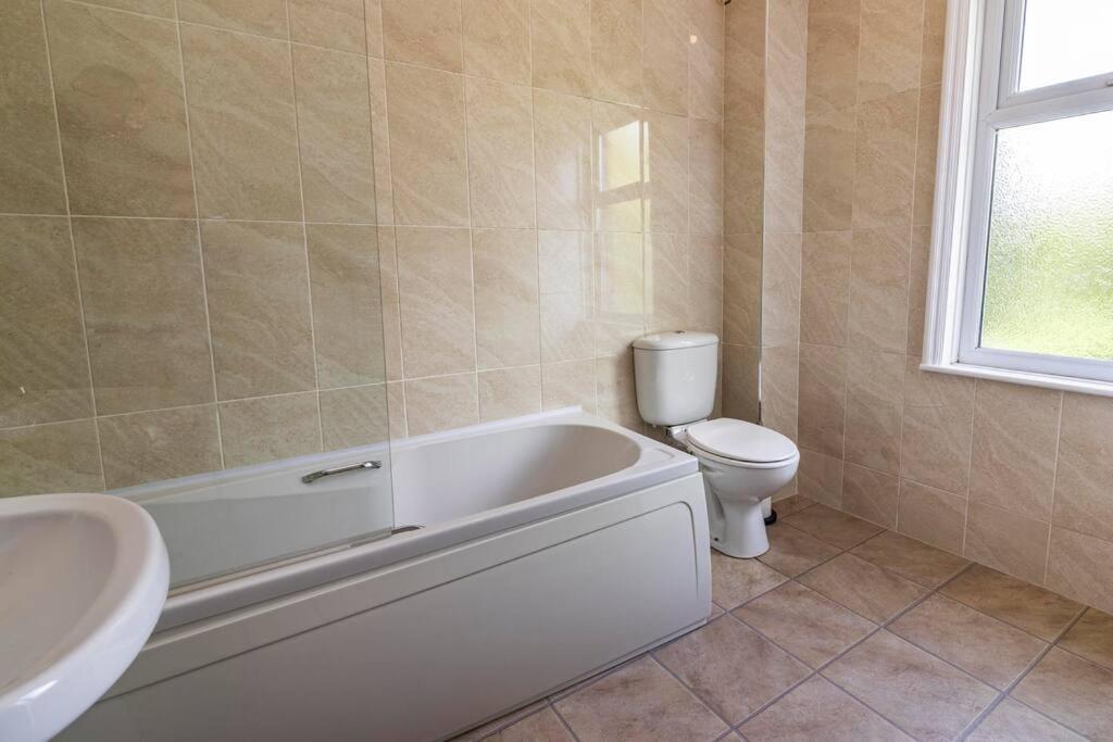 Traditional Quiet Townhouse With Two Bedrooms And Private Garden Great For Airport Crew And Professionals Long Eaton Exterior photo